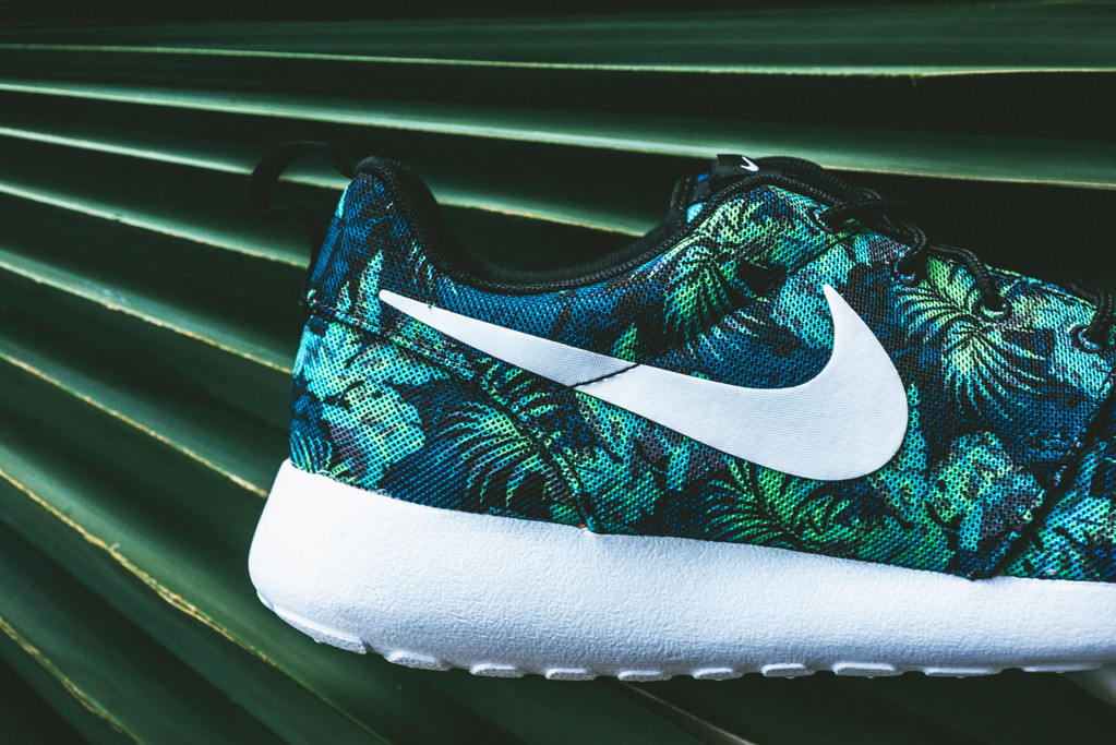nike-roshe-run-floral-print-04-coolsneakers