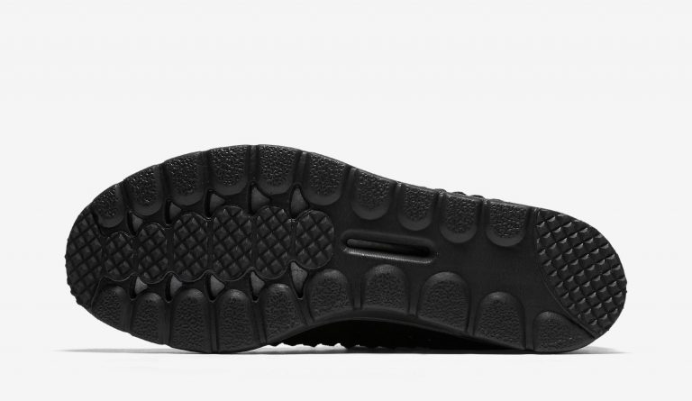 nike mayfly triple black