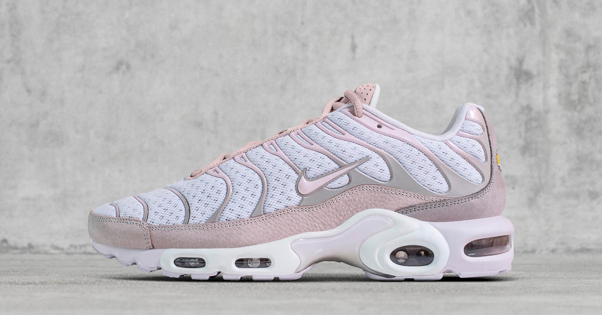 womens nike tn pink