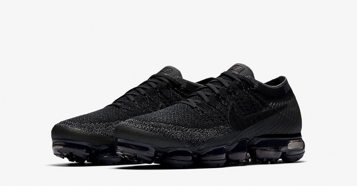 vapormax triple black footlocker