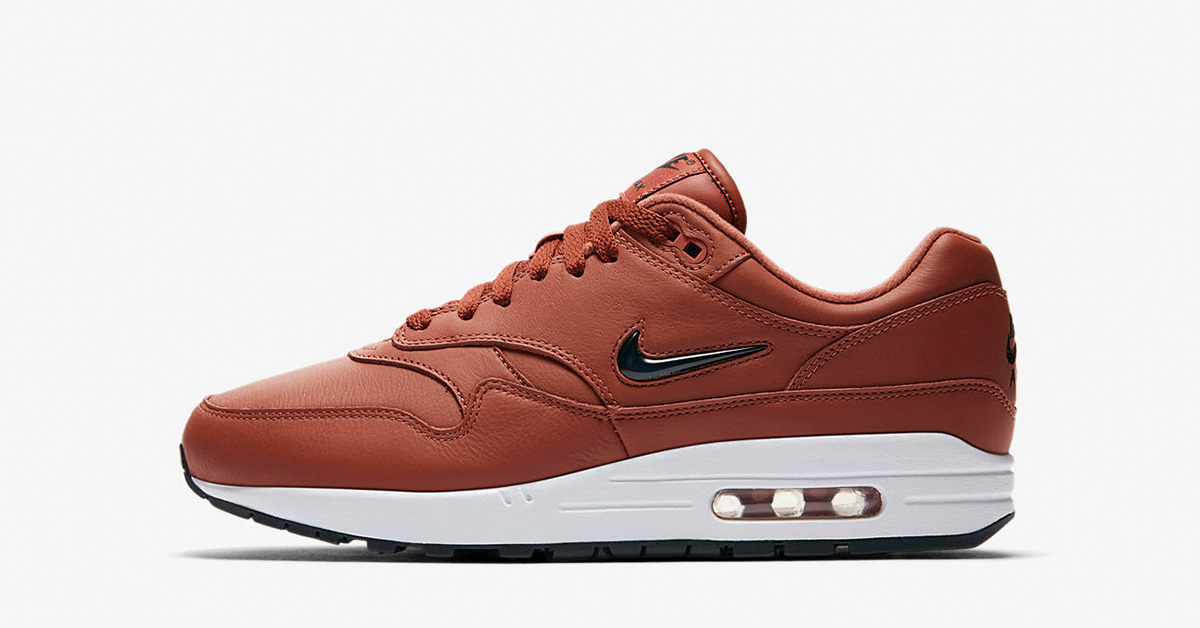 peach color nikes