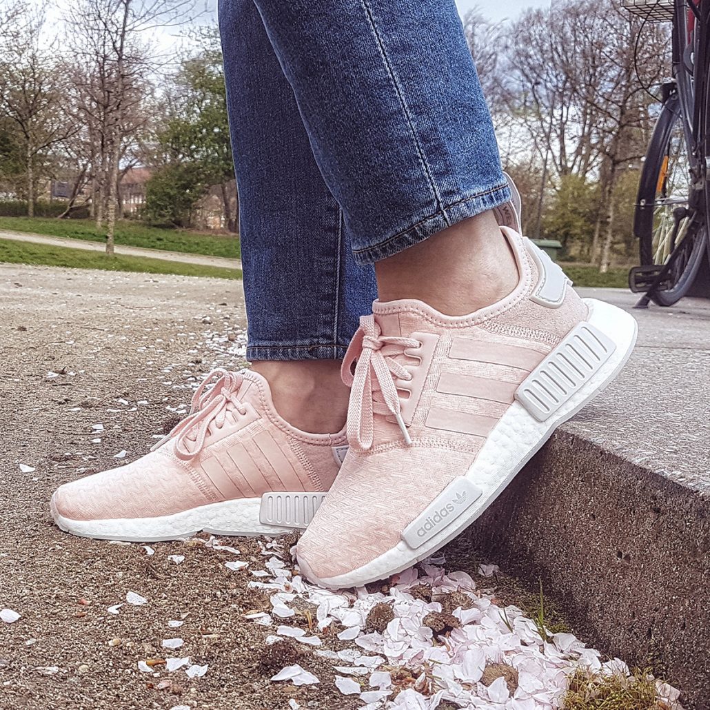 Lyserøde Adidas NMD R1 til - Cool Sneakers